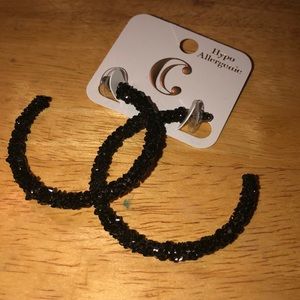 Cute rhinestone earrings 🖤